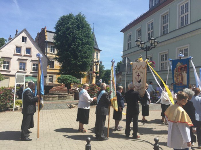 uroczysta-procesja-w-kowarach-foto-69346