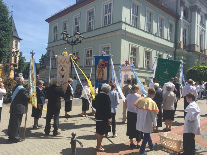 uroczysta-procesja-w-kowarach-foto-69346