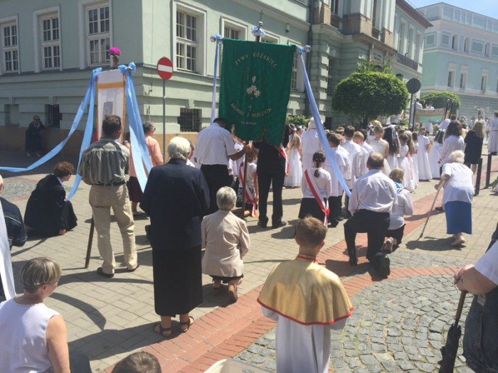 uroczysta-procesja-w-kowarach-foto-69346