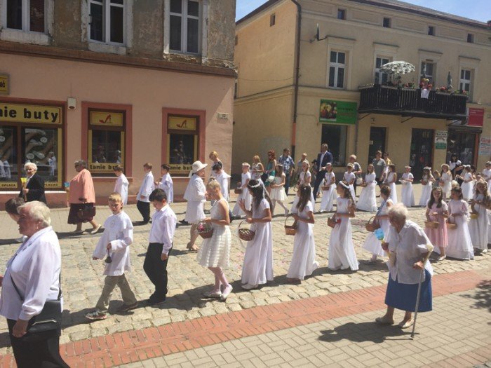 uroczysta-procesja-w-kowarach-foto-69346