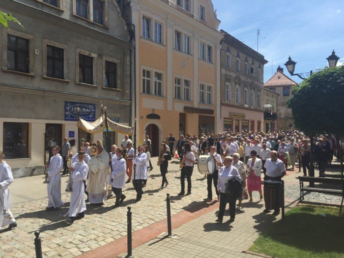 uroczysta-procesja-w-kowarach-foto-69346