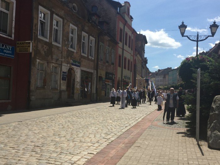 uroczysta-procesja-w-kowarach-foto-69346
