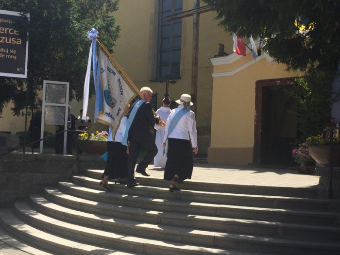 uroczysta-procesja-w-kowarach-foto-69346