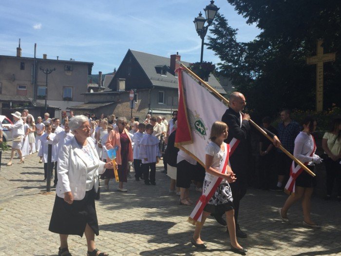 uroczysta-procesja-w-kowarach-foto-69346
