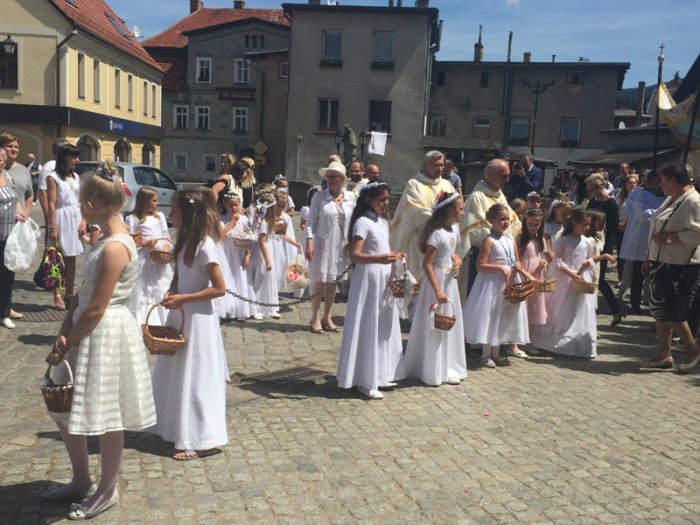 uroczysta-procesja-w-kowarach-foto-69346