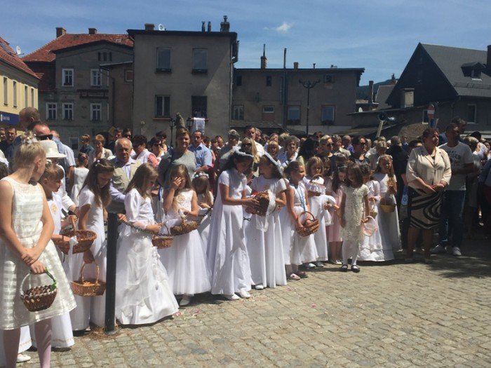 uroczysta-procesja-w-kowarach-foto-69346
