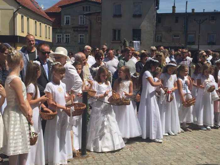 uroczysta-procesja-w-kowarach-foto-69346