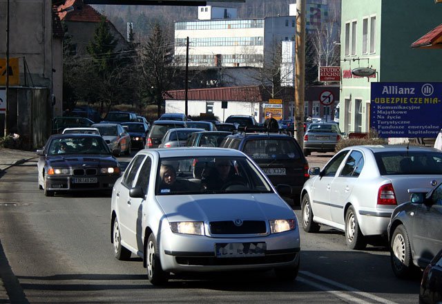 Wielu kierowców nie wyłączyło w czwartek świateł, choć można to uczynić.