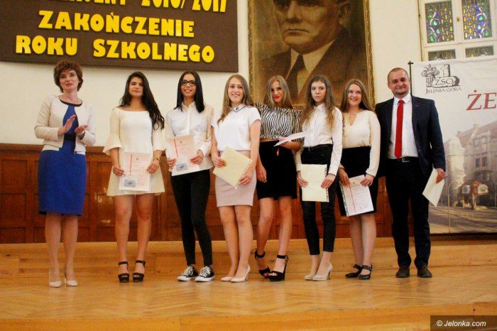 uczniowie-rozpoczeli-upragnione-wakacje-foto-69477