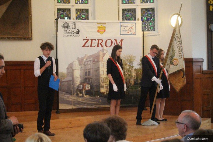 uczniowie-rozpoczeli-upragnione-wakacje-foto-69477