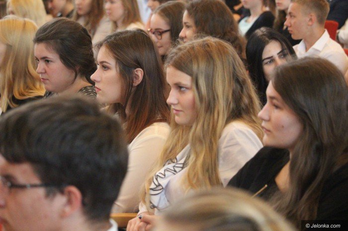 uczniowie-rozpoczeli-upragnione-wakacje-foto-69477