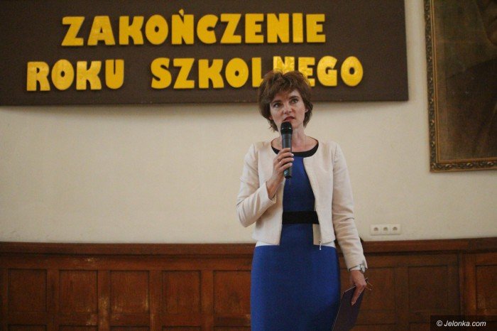 uczniowie-rozpoczeli-upragnione-wakacje-foto-69477
