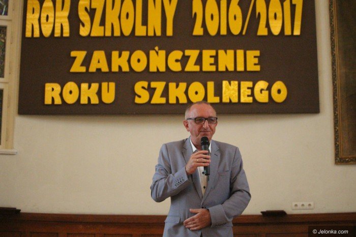 uczniowie-rozpoczeli-upragnione-wakacje-foto-69477