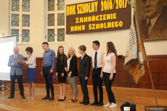 uczniowie-rozpoczeli-upragnione-wakacje-foto-69477