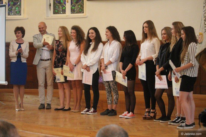uczniowie-rozpoczeli-upragnione-wakacje-foto-69477