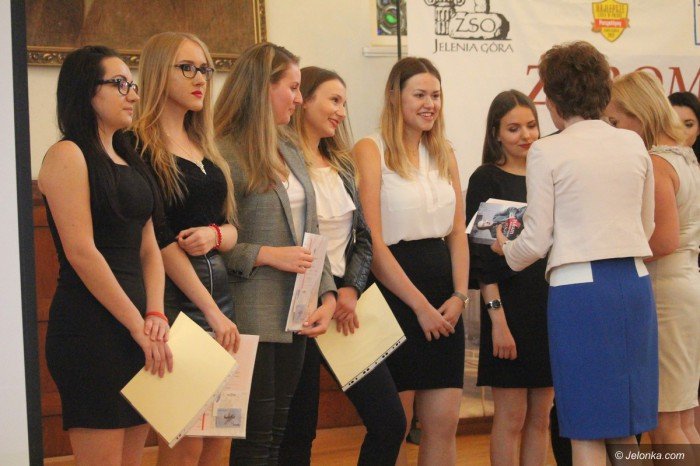 uczniowie-rozpoczeli-upragnione-wakacje-foto-69477