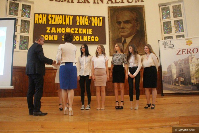 uczniowie-rozpoczeli-upragnione-wakacje-foto-69477
