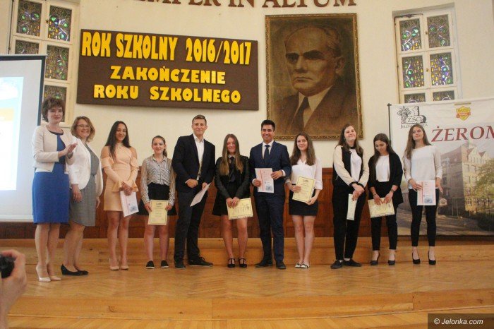 uczniowie-rozpoczeli-upragnione-wakacje-foto-69477