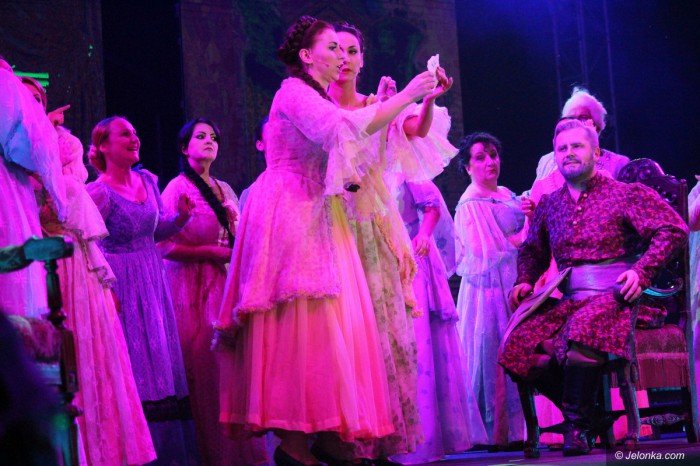 jeleniogorzanie-zachwyceni-widowiskiem-operowym-foto-69498