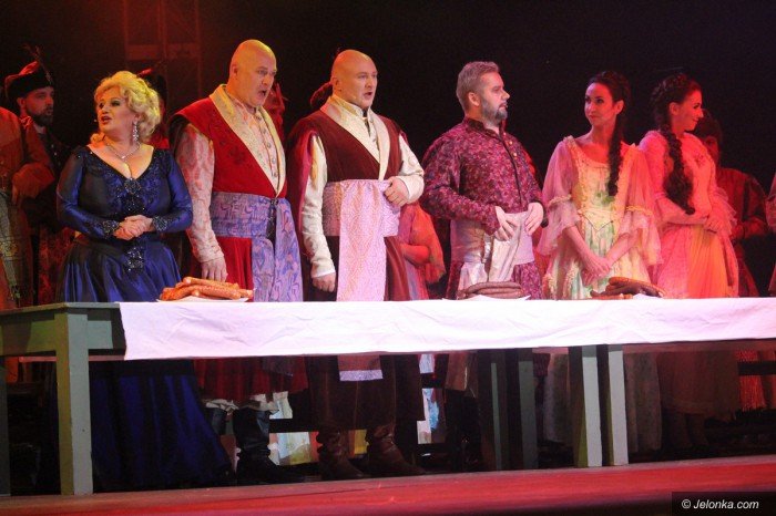 jeleniogorzanie-zachwyceni-widowiskiem-operowym-foto-69498