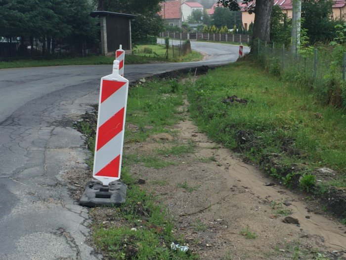 czytelniczka-co-z-droga-w-dziwiszowie-foto-69550