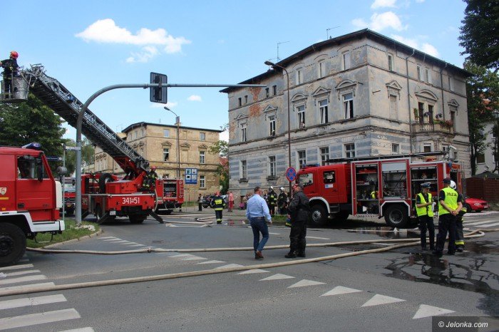 pozar-na-poddaszu-w-centrum-miasta-foto-69686