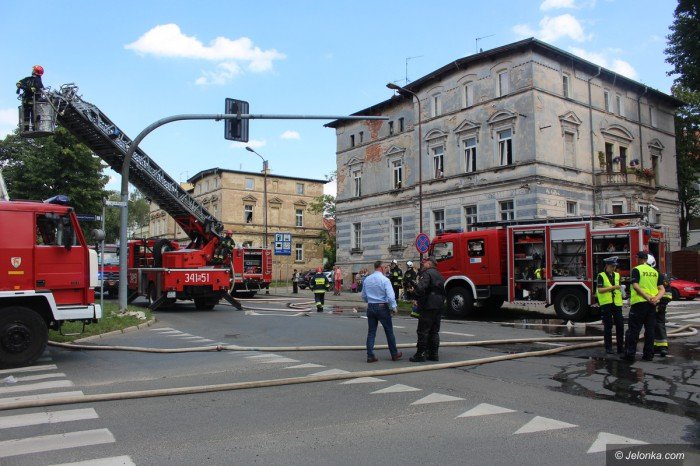 pozar-na-poddaszu-w-centrum-miasta-foto-69686