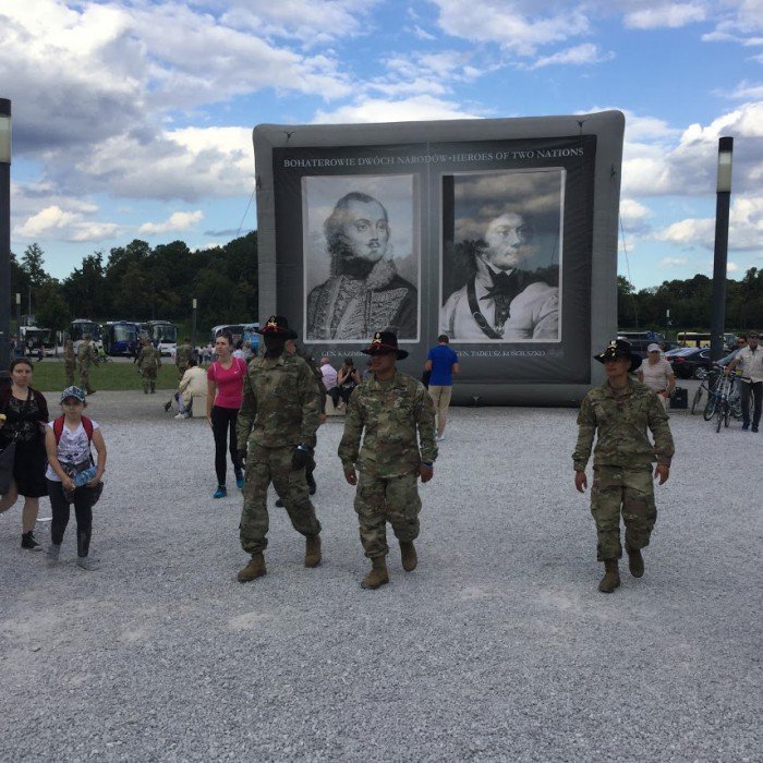 jeleniogorzanie-uczestniczyli-w-wizycie-prezydenta-usa-foto-69702