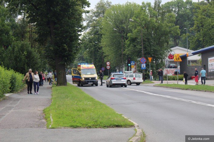 wypadek-na-sudeckiej-ranny-policjant-foto-69818