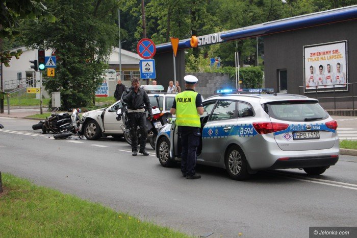 wypadek-na-sudeckiej-ranny-policjant-foto-69818