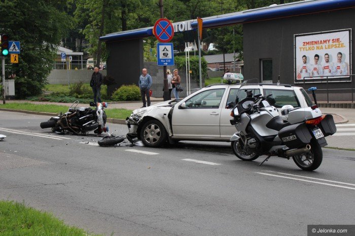 wypadek-na-sudeckiej-ranny-policjant-foto-69818