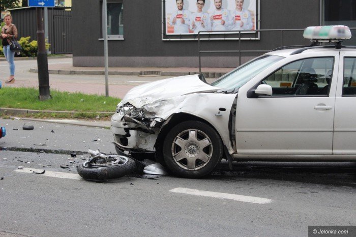 wypadek-na-sudeckiej-ranny-policjant-foto-69818