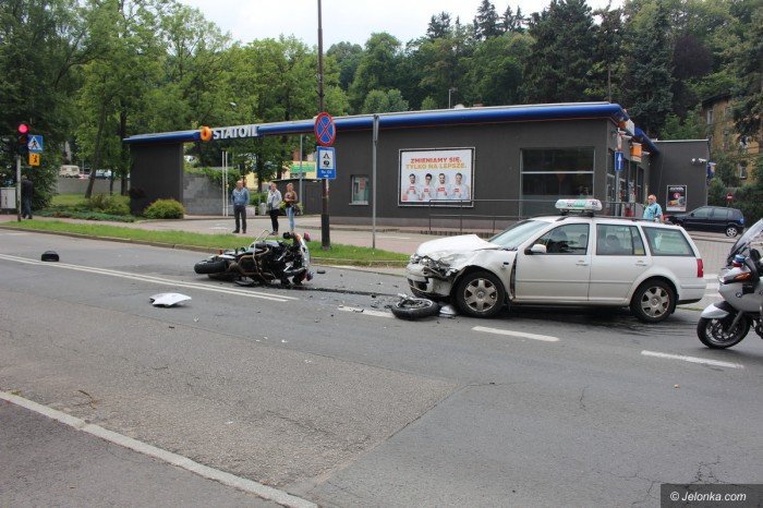 wypadek-na-sudeckiej-ranny-policjant-foto-69818