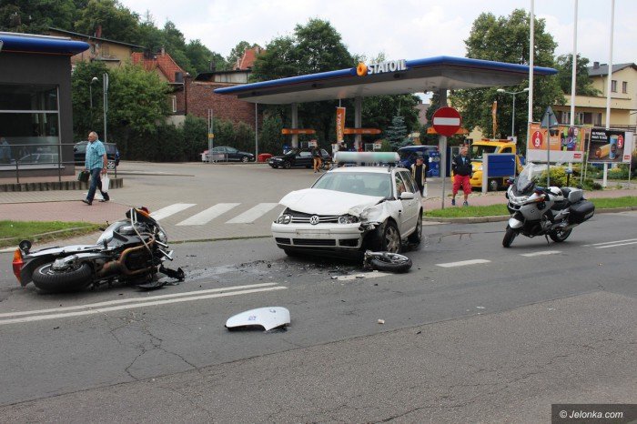 wypadek-na-sudeckiej-ranny-policjant-foto-69818