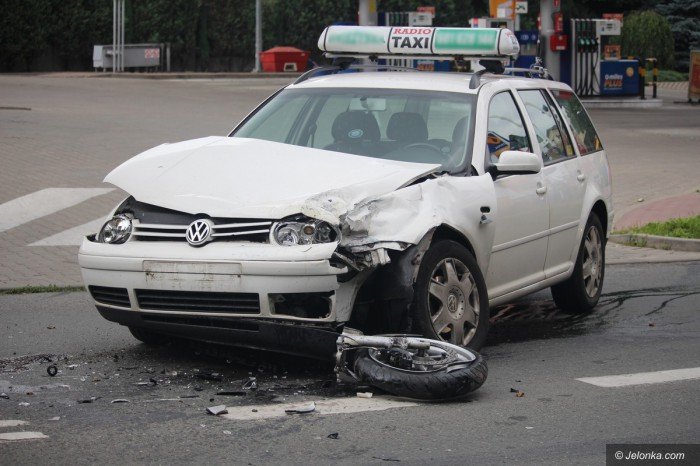 wypadek-na-sudeckiej-ranny-policjant-foto-69818
