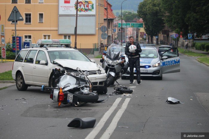 wypadek-na-sudeckiej-ranny-policjant-foto-69818