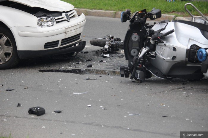 wypadek-na-sudeckiej-ranny-policjant-foto-69818