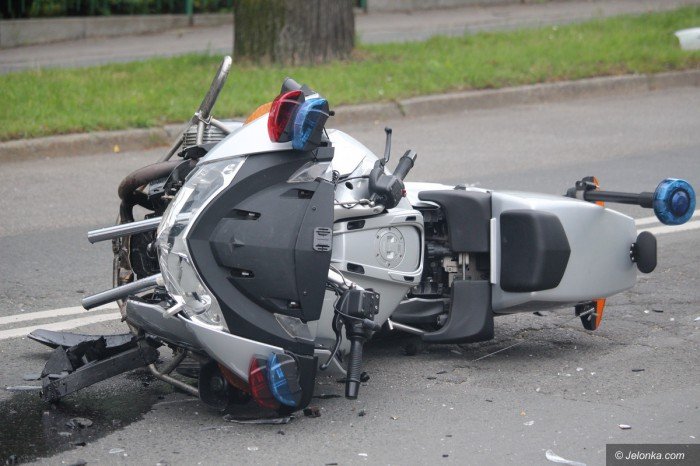 wypadek-na-sudeckiej-ranny-policjant-foto-69818