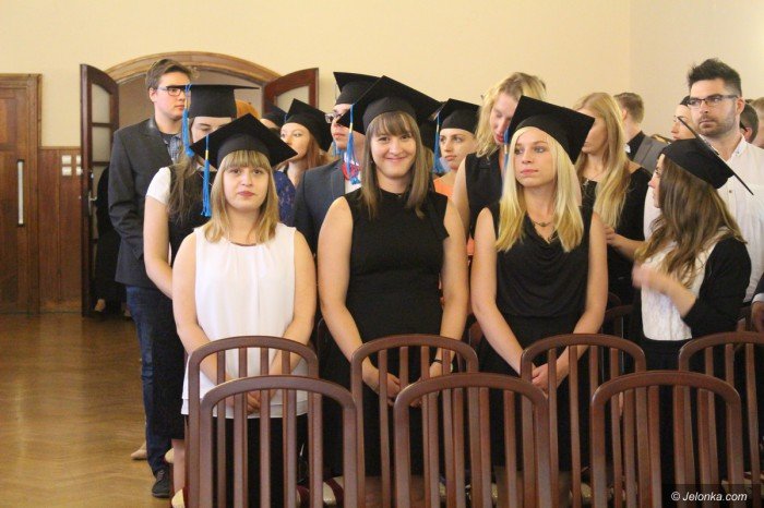 studenci-odebrali-dyplomy-foto-69896