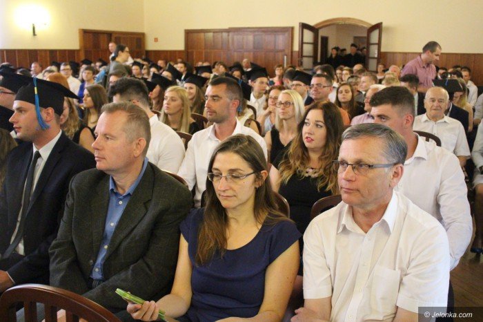 studenci-odebrali-dyplomy-foto-69896