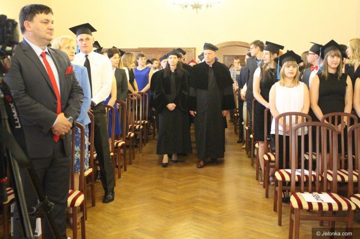 studenci-odebrali-dyplomy-foto-69896