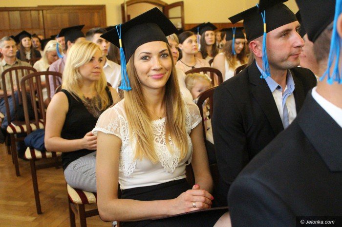 studenci-odebrali-dyplomy-foto-69896
