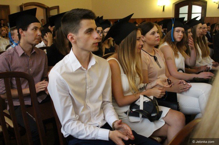 studenci-odebrali-dyplomy-foto-69896