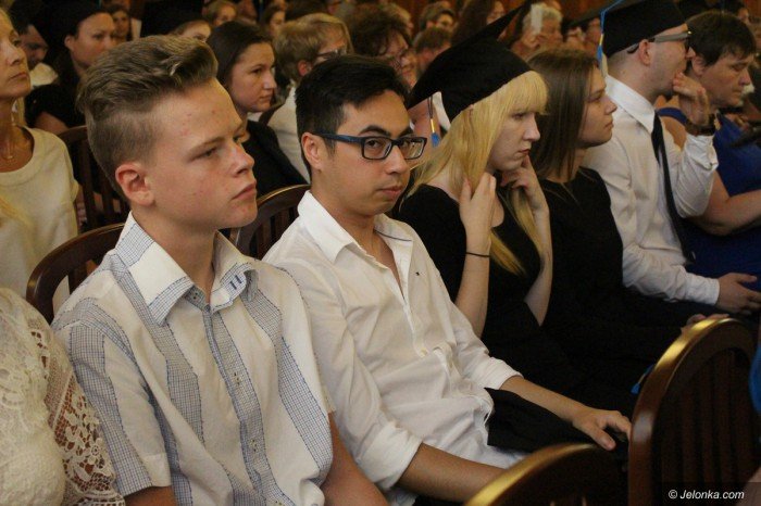 studenci-odebrali-dyplomy-foto-69896