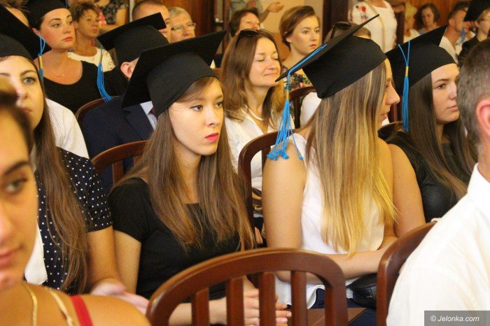studenci-odebrali-dyplomy-foto-69896