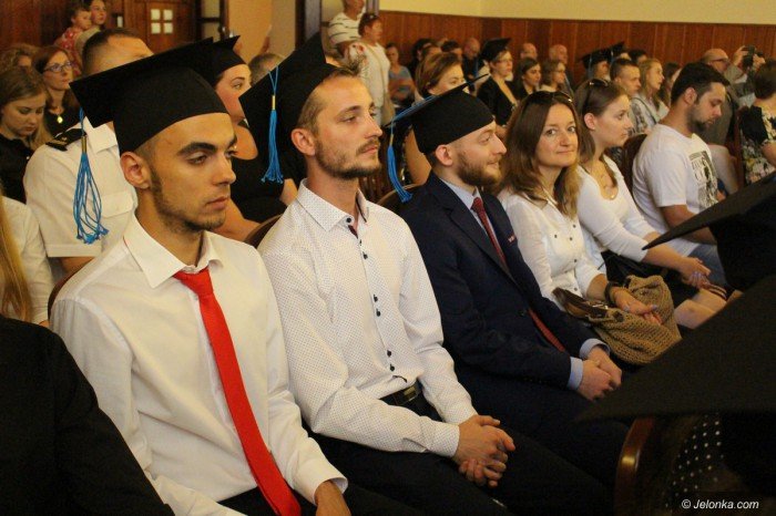 studenci-odebrali-dyplomy-foto-69896