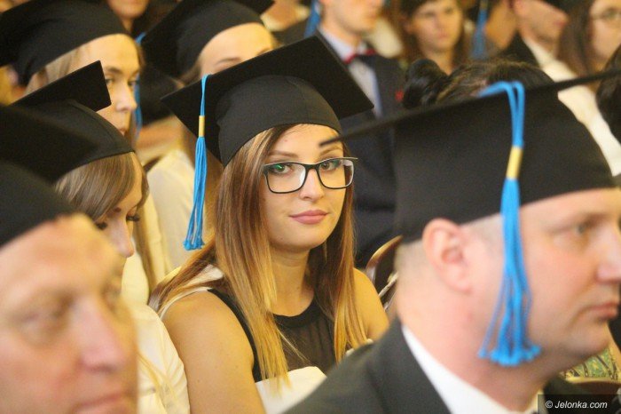 studenci-odebrali-dyplomy-foto-69896