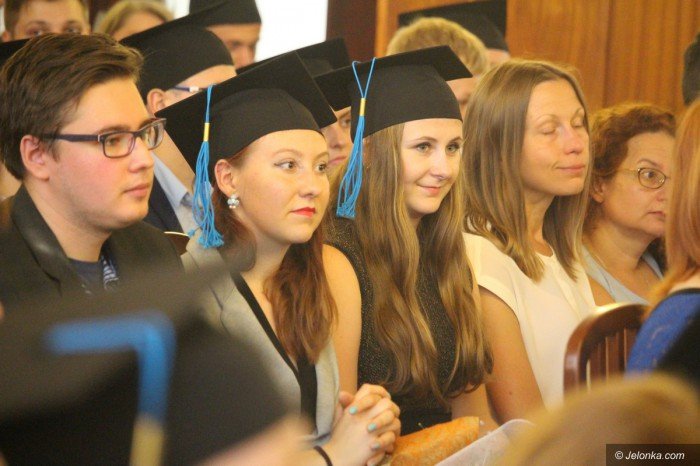 studenci-odebrali-dyplomy-foto-69896
