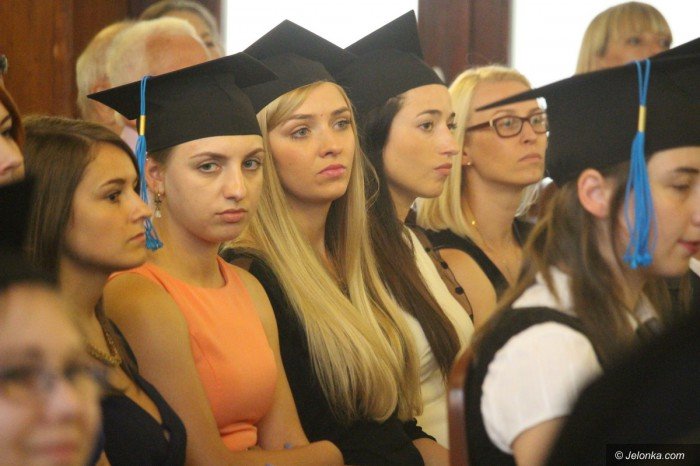 studenci-odebrali-dyplomy-foto-69896