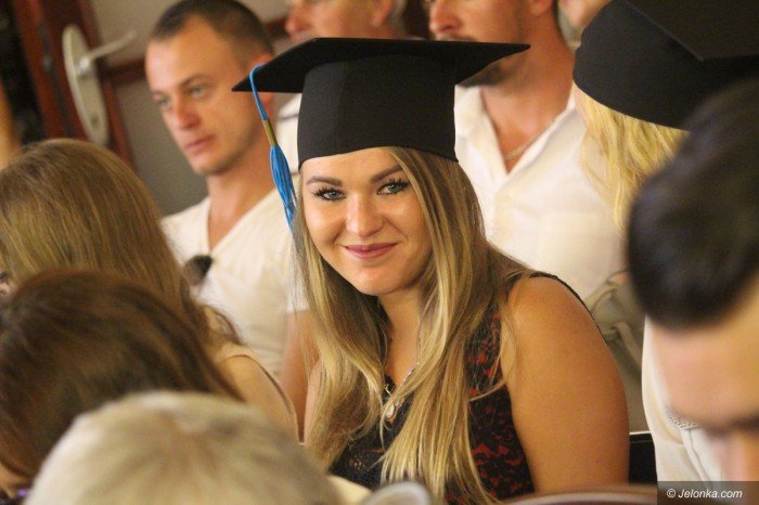 studenci-odebrali-dyplomy-foto-69896